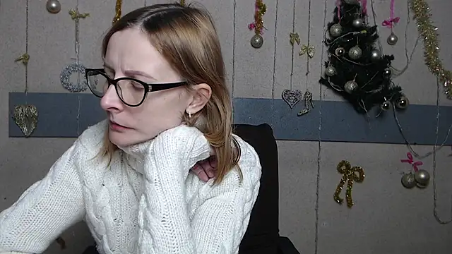 AliceMillss online show from December 17, 2:10 pm