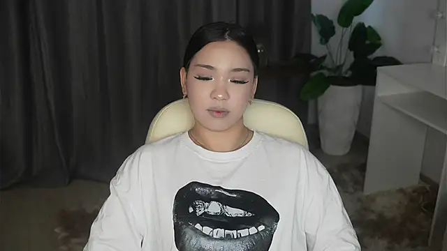 AyannaMilian online show from December 15, 8:52 am