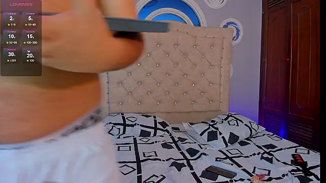 Beele and Evie online show from February 24, 7:45 pm