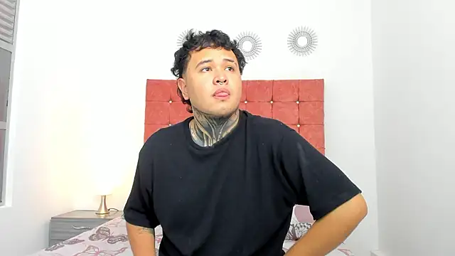 Beele and Evie online show from February 3, 7:29 pm