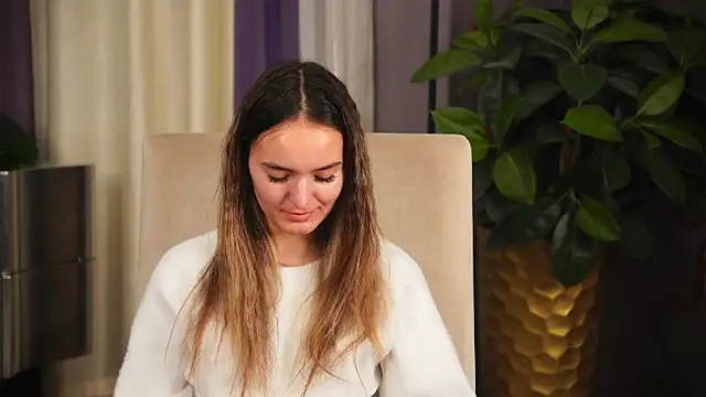 ReathaRagone online show from December 16, 4:07 am