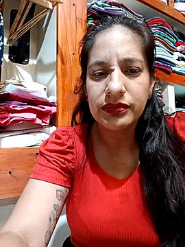 julietaloovee online show from February 18, 1:21 pm