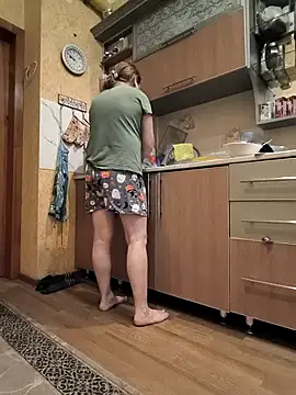 -Queen- online show from February 23, 4:50 pm