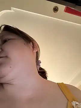 -Queen- online show from February 22, 6:47 am