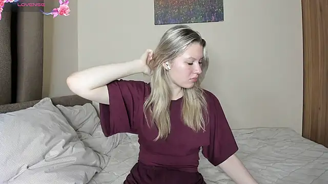 SkyeDavis online show from February 19, 7:35 pm