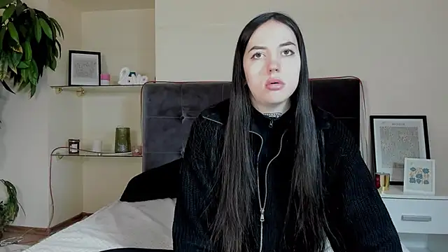 AdrianaCult online show from February 10, 7:00 am