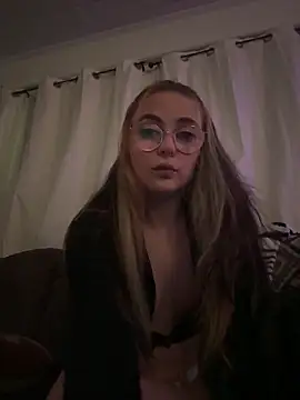 sugxrfox online show from December 17, 6:28 am