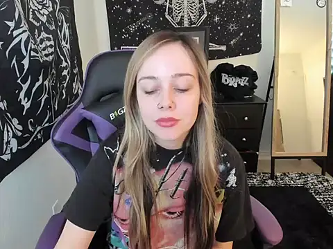 luna lovelyyy online show from December 17, 6:12 pm