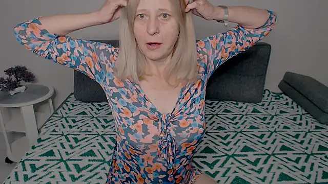 MiLenaMilf online show from November 23, 4:59 am