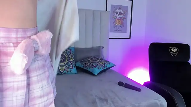 soffy hilltom online show from February 26, 12:26 pm