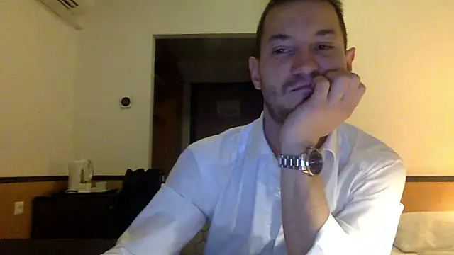 batschi0512 online show from January 15, 11:00 pm