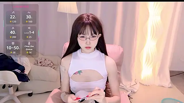 YE Zi  online show from January 15, 6:58 pm