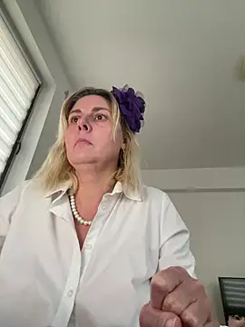 Amelia9798 online show from January 18, 2:46 pm