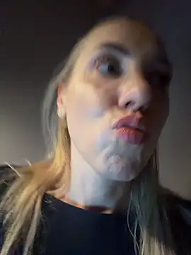 ElenaWhitmore online show from February 4, 10:02 pm