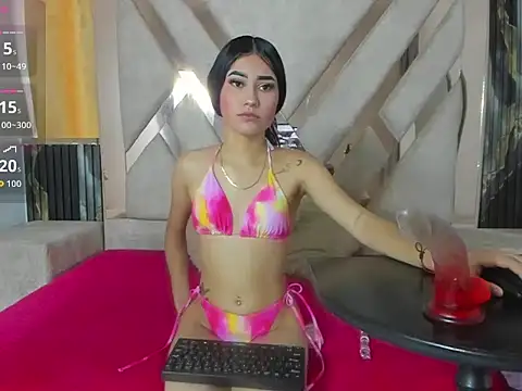 EvelynMoore   online show from January 8, 7:40 pm