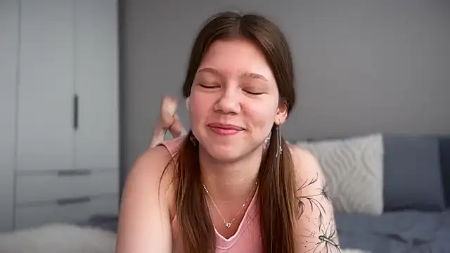 karalinhks online show from February 1, 8:46 am