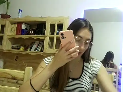 Noracherry online show from February 28, 2:33 am