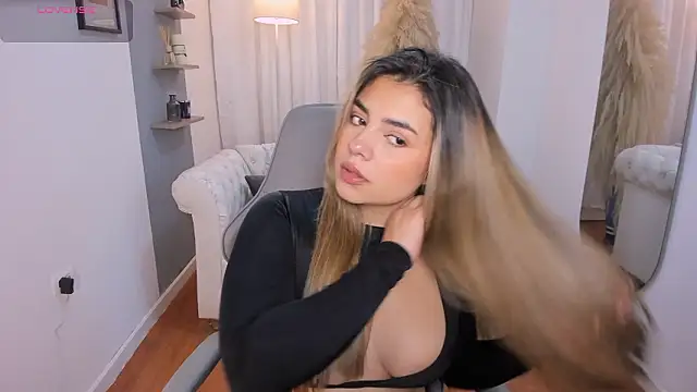 taylor smiith1 online show from February 19, 12:26 pm