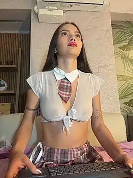 EmmaJhoons online show from February 25, 12:04 pm