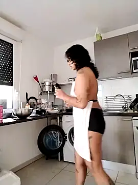 therealsun8 online show from February 7, 10:30 am