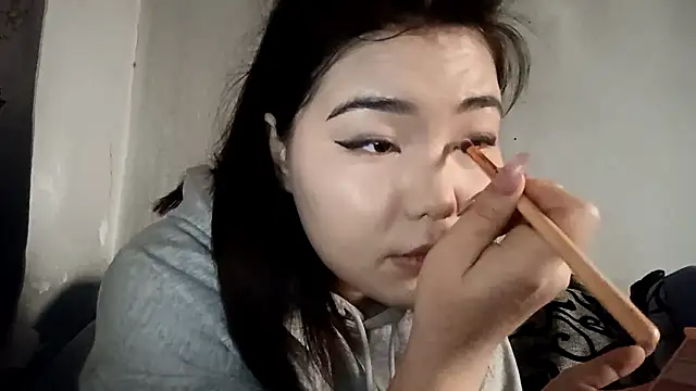 MollyAsian online show from February 6, 7:01 am