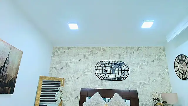 emily clarkk  online show from February 6, 7:17 pm