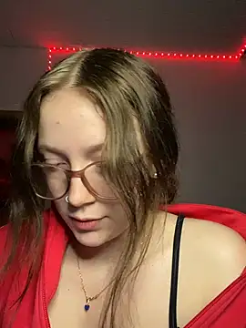 YoungLisaa18 online show from March 2, 8:04 pm