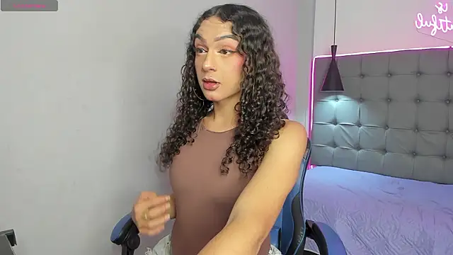 scarletcherry18 online show from March 3, 3:12 am