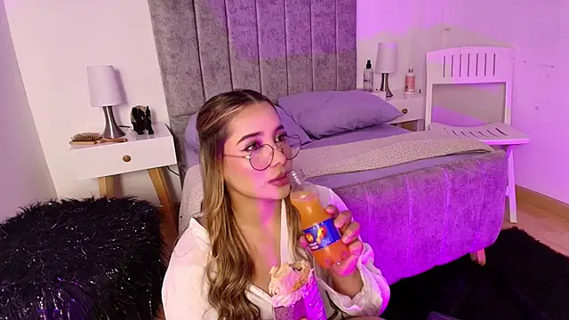 Lucy Carson  online show from February 3, 6:40 am