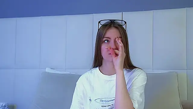 SofiaSarvain online show from February 5, 6:38 am