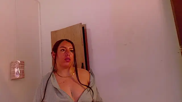 Mia C online show from February 7, 11:36 am