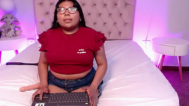 Kiri Black  online show from January 18, 4:09 am