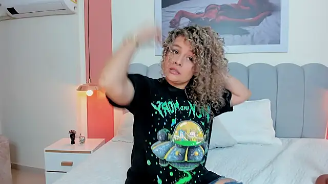 EmmaBoyd online show from February 25, 12:26 pm