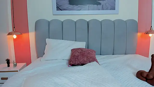 EmmaBoyd online show from February 17, 12:04 pm