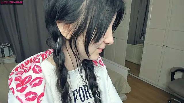 RoxanneComisky online show from February 9, 9:00 am