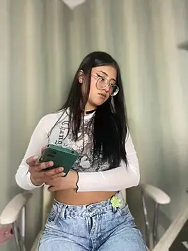 StrawberryPink  online show from February 21, 12:06 pm