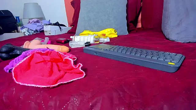 rose thompson19 online show from February 20, 7:04 pm