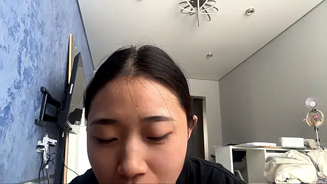 SweetMiaXO online show from February 5, 4:04 am