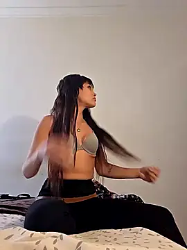 Beebeeyyy online show from February 27, 3:45 pm