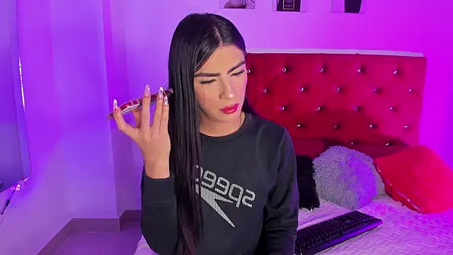 Isabella Moon9 online show from February 10, 11:35 am