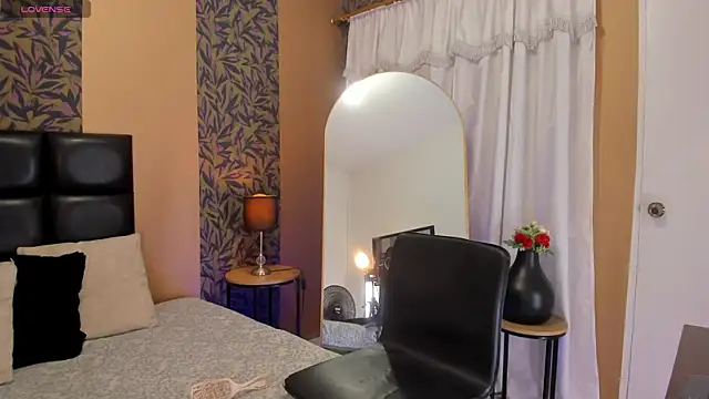 megara hott online show from February 16, 4:07 pm