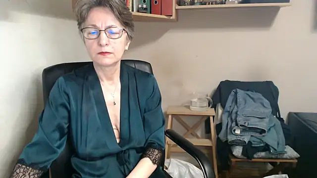 katemodel online show from December 18, 7:57 am