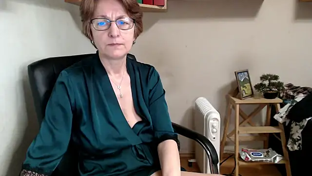 katemodel online show from February 4, 9:56 am