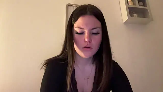 kiaraaaa75 online show from February 1, 6:17 pm