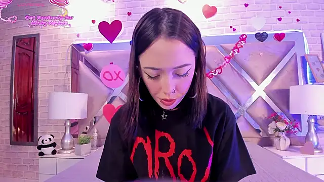 HarperrWest online show from February 13, 8:32 pm