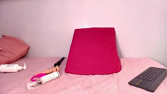 melany roberts  online show from February 18, 3:16 am