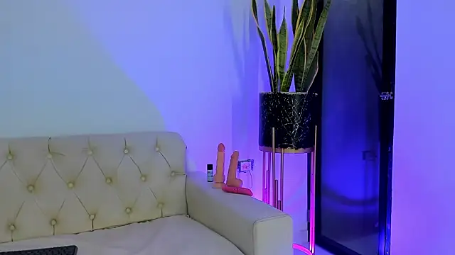 liorah wolf online show from February 13, 8:43 pm