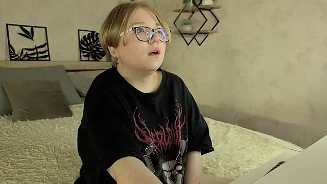 Lauraaa Smith online show from February 27, 8:14 am