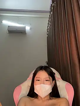 wang1472581 online show from February 8, 4:00 pm