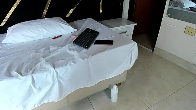 AngieLafourcade online show from February 8, 2:43 pm